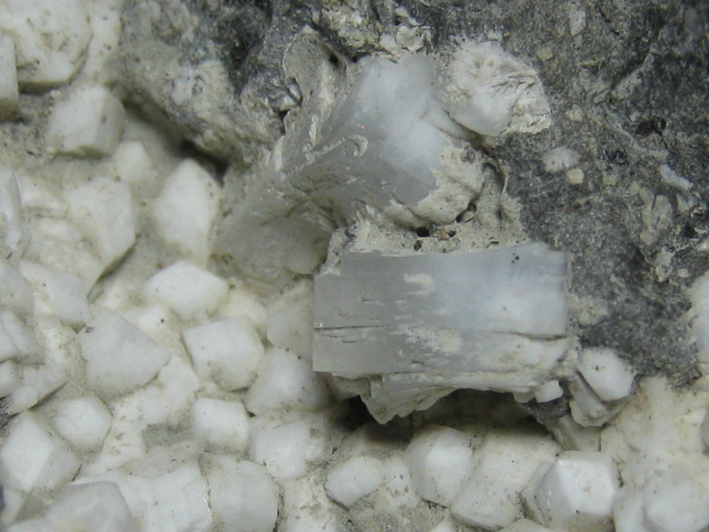 Thomsonite-Ca & Phillipsite