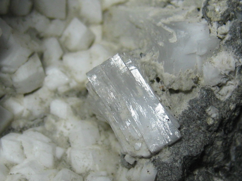Thomsonite-Ca & Phillipsite