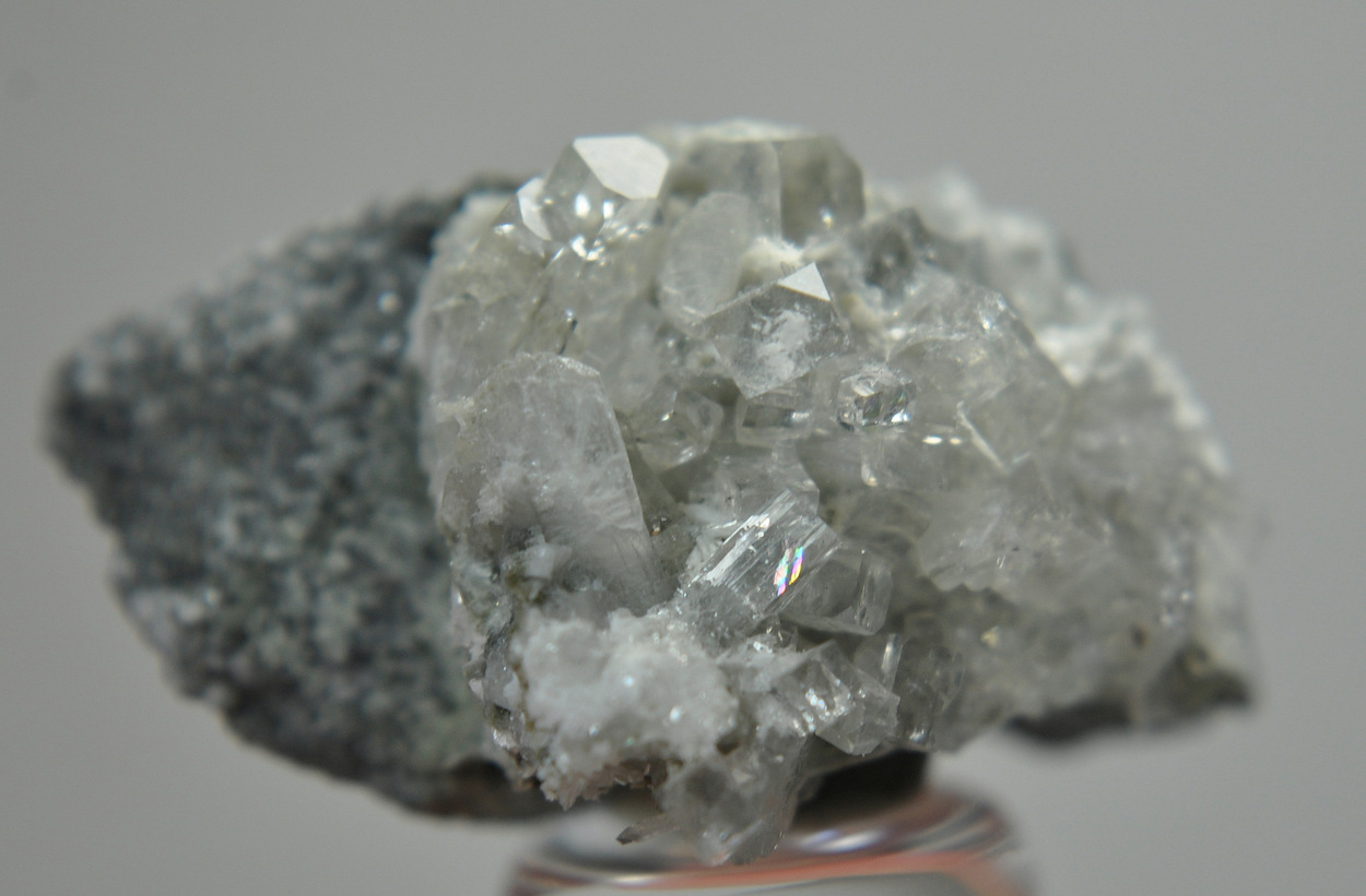 Fluorapophyllite-(K) & Calcite