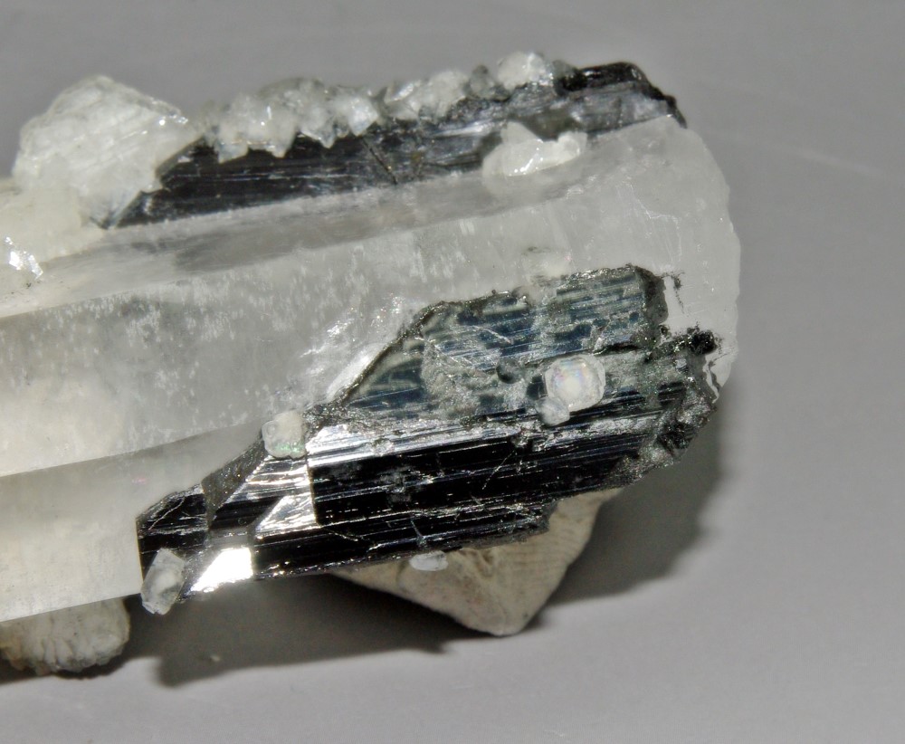 Quartz Ferberite & Calcite