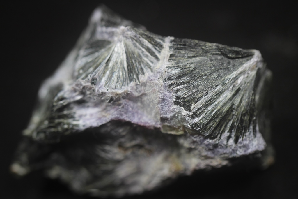 Tinaksite & Charoite