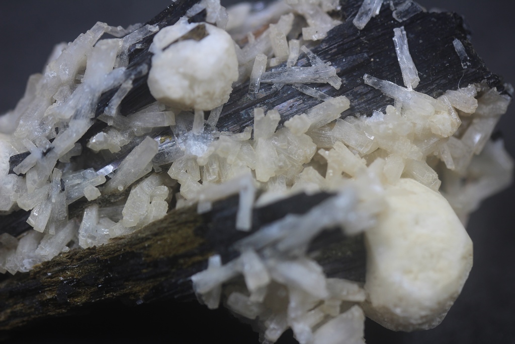 Natrolite Analcime & Aegirine