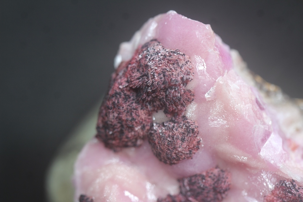 Talmessite Dolomite & Calcite