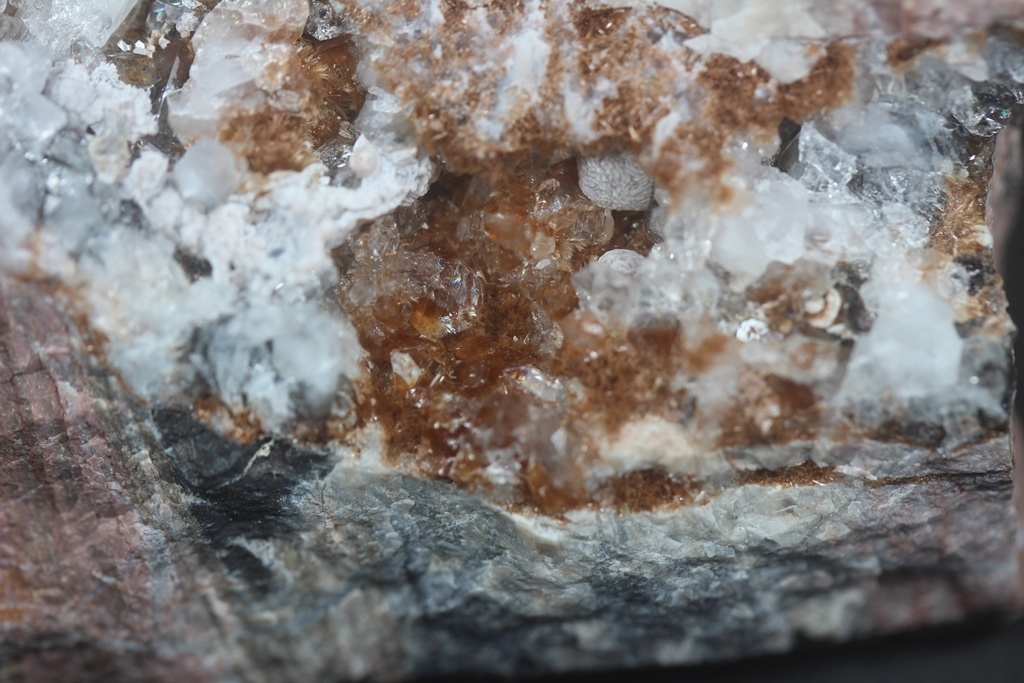 Sursassite & Quartz
