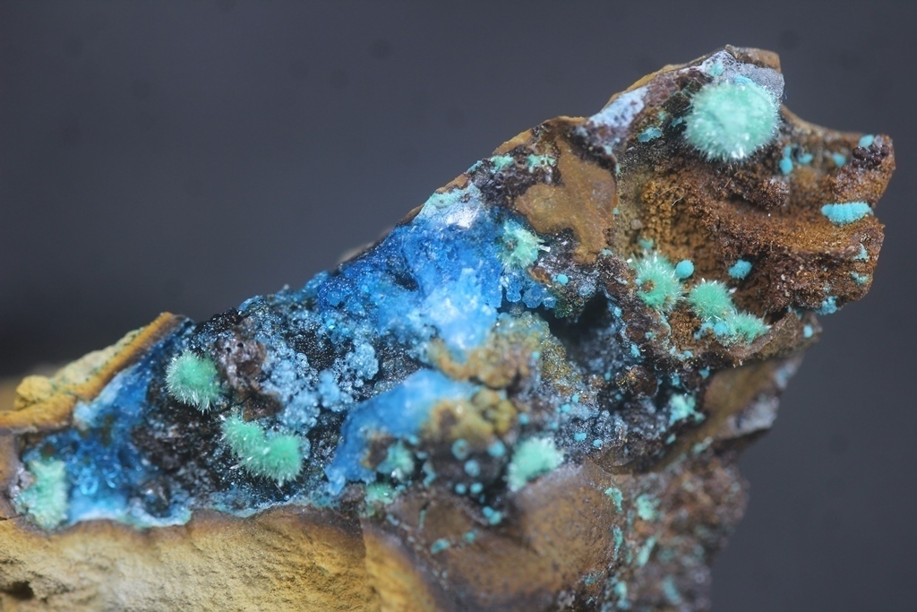 Marioantofilliite With Malachite & Allophane