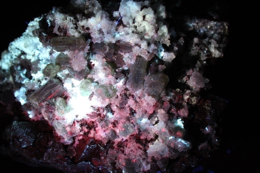 Apatite With Magnetite