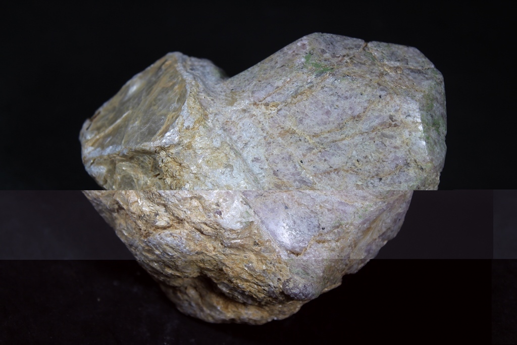 Pyrope With Muscovite