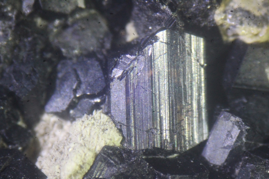 Magnesio-lucchesiite