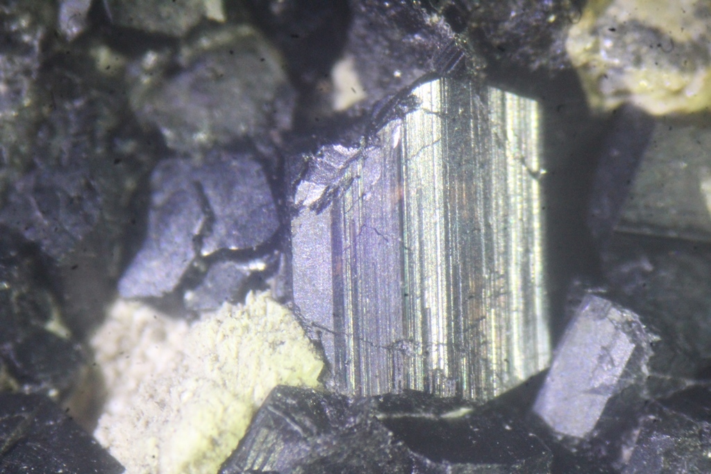 Magnesio-lucchesiite