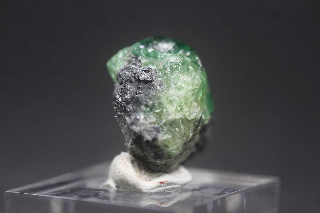 Tsavorite & Graphite