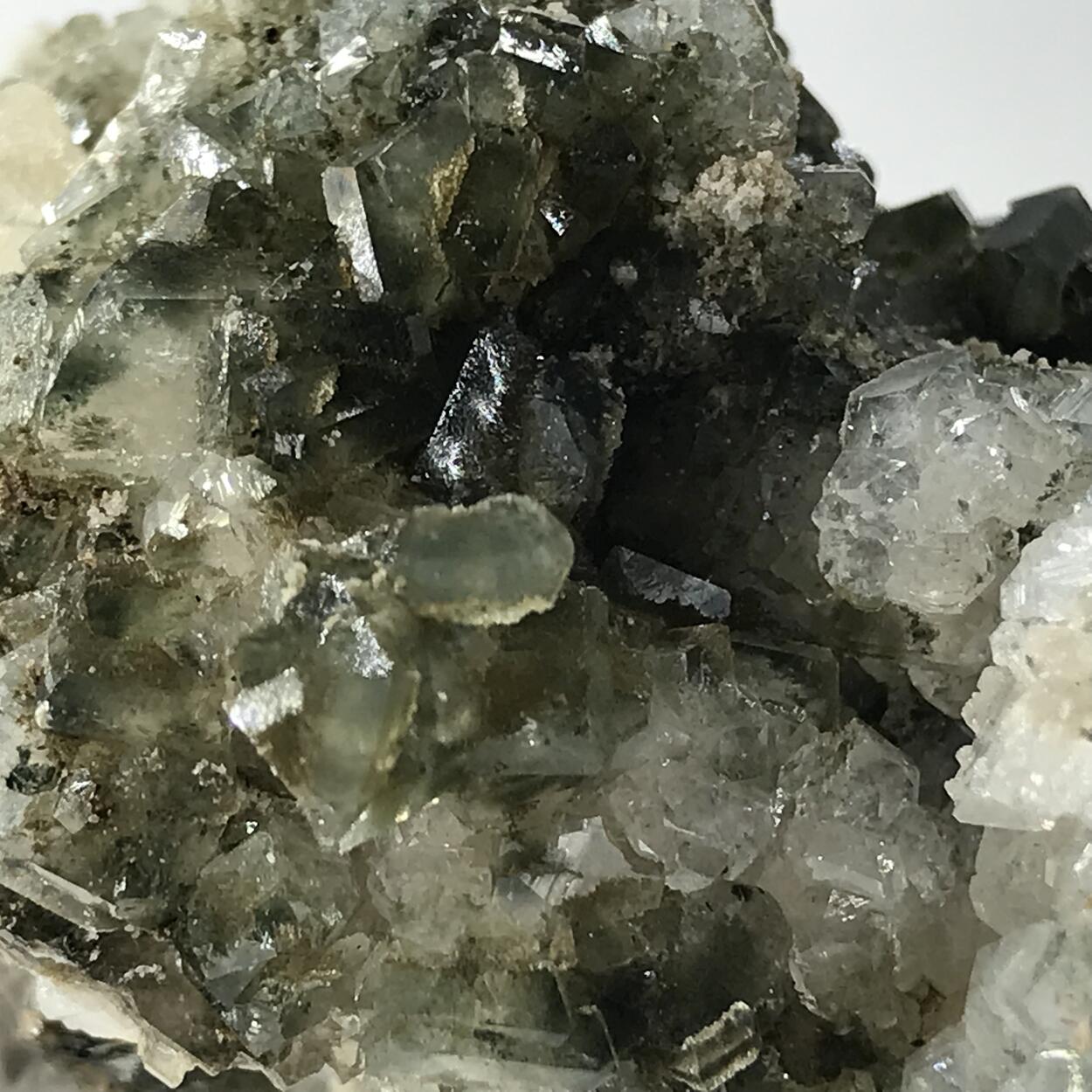 Fluorapophyllite-(K)