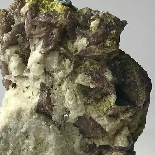 Axinite-(Fe)