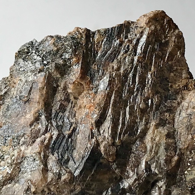 Axinite-(Fe)