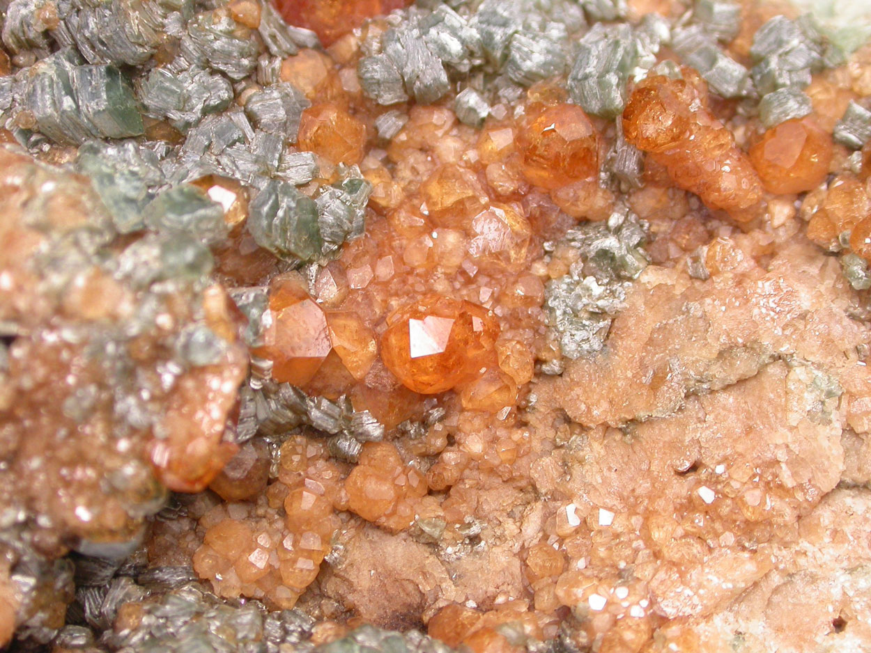 Grossular & Clinochlore