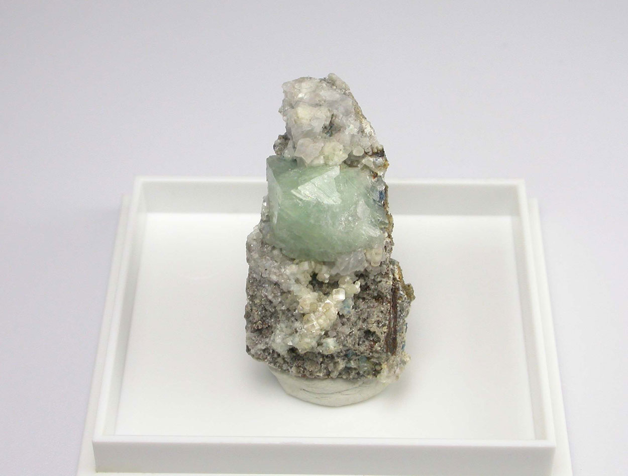 Wardite Goyazite & Fluorapatite