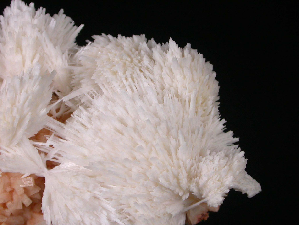 Scolecite On Heulandite