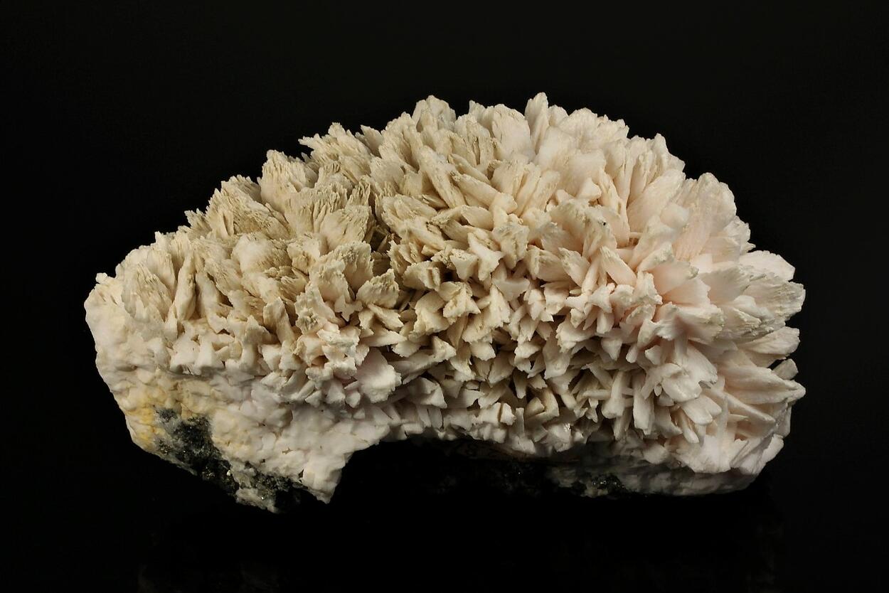 Manganoan Calcite