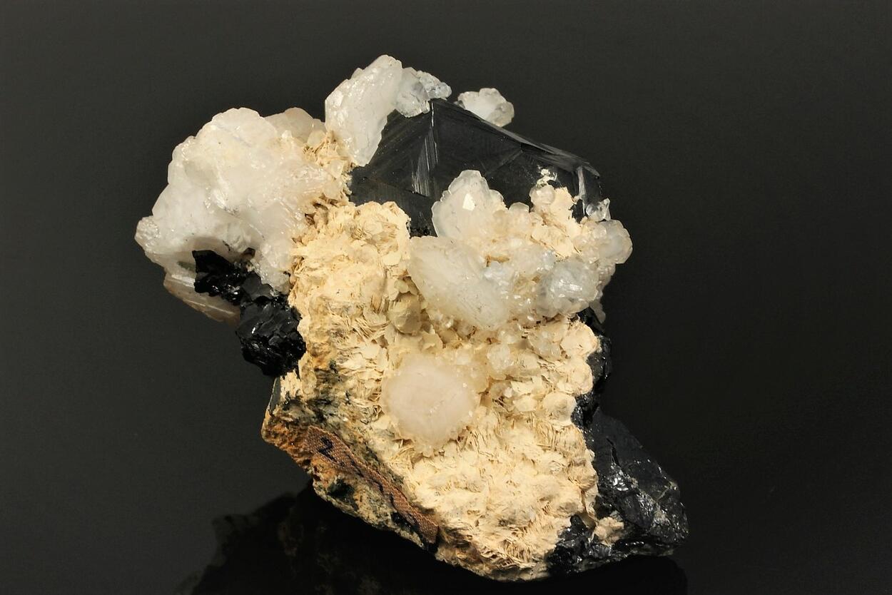 Marmatite With Manganoan Calcite