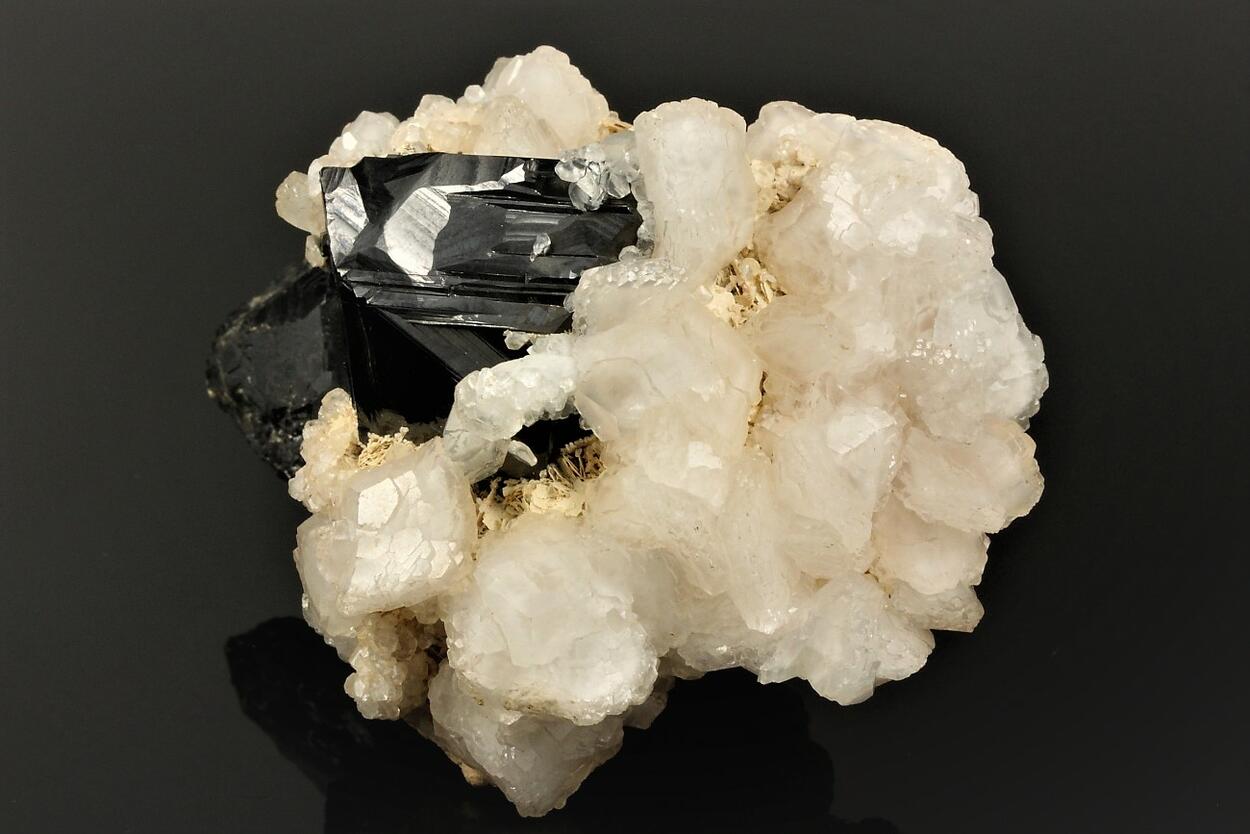 Marmatite With Manganoan Calcite