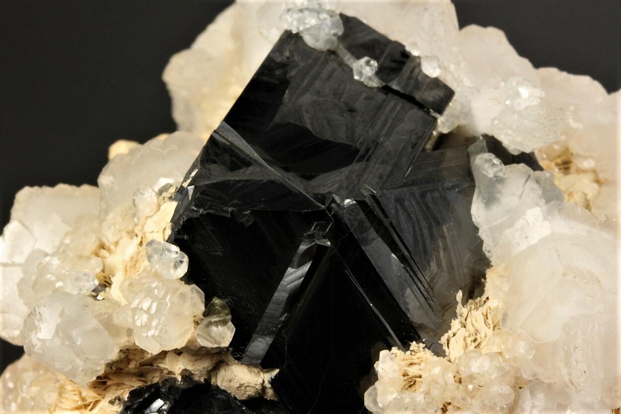 Marmatite With Manganoan Calcite