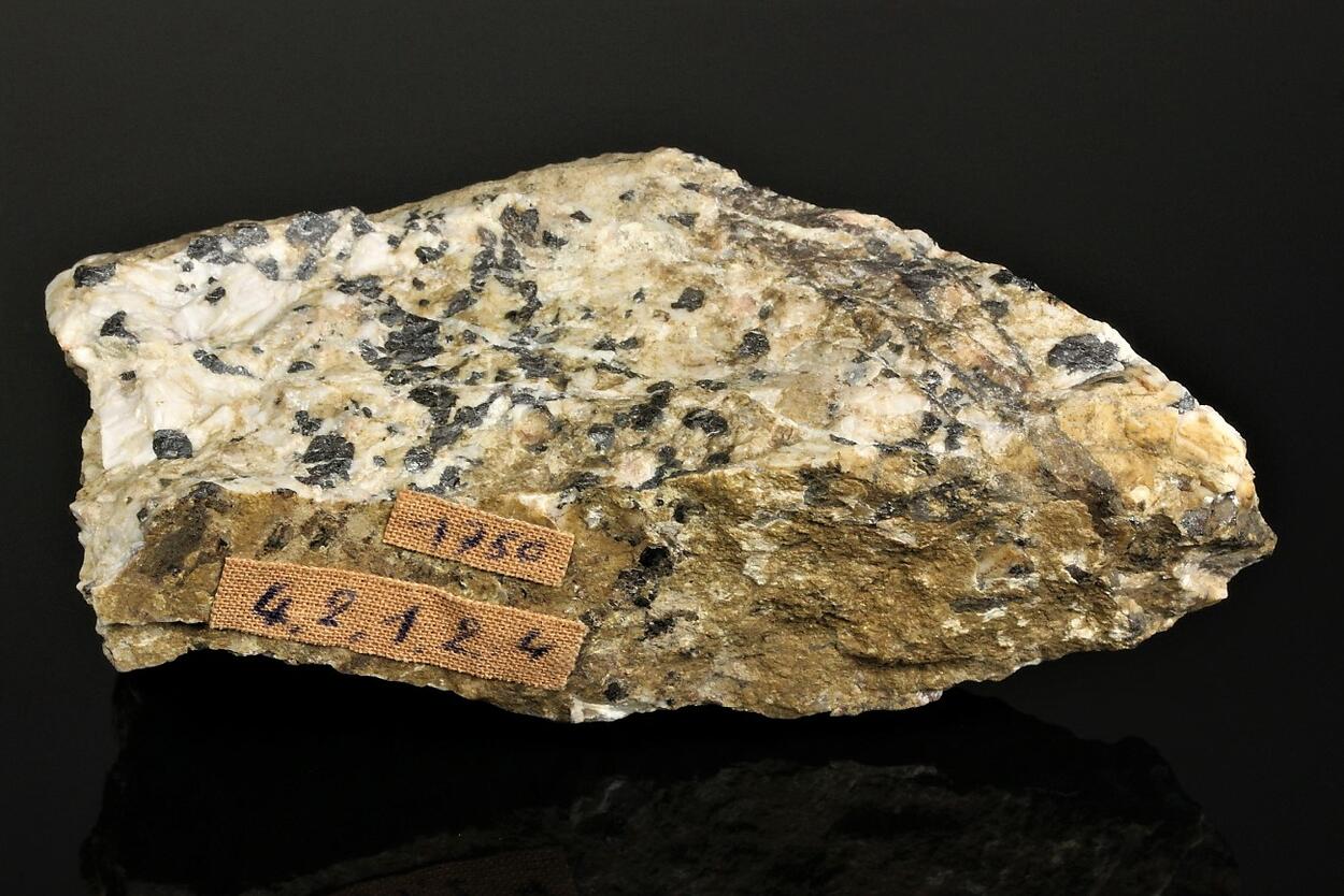 Willemite With Franklinite