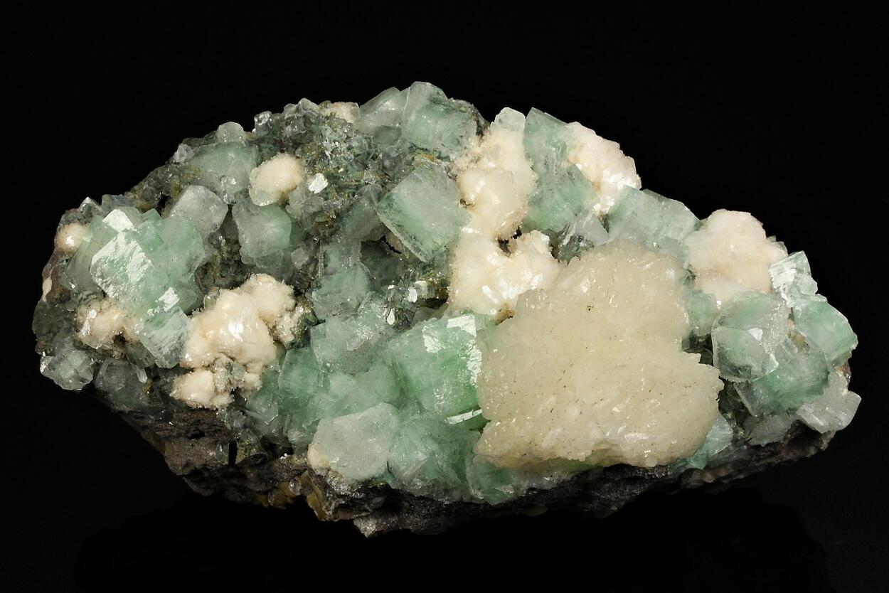 Fluorapophyllite-(K) Heulandite