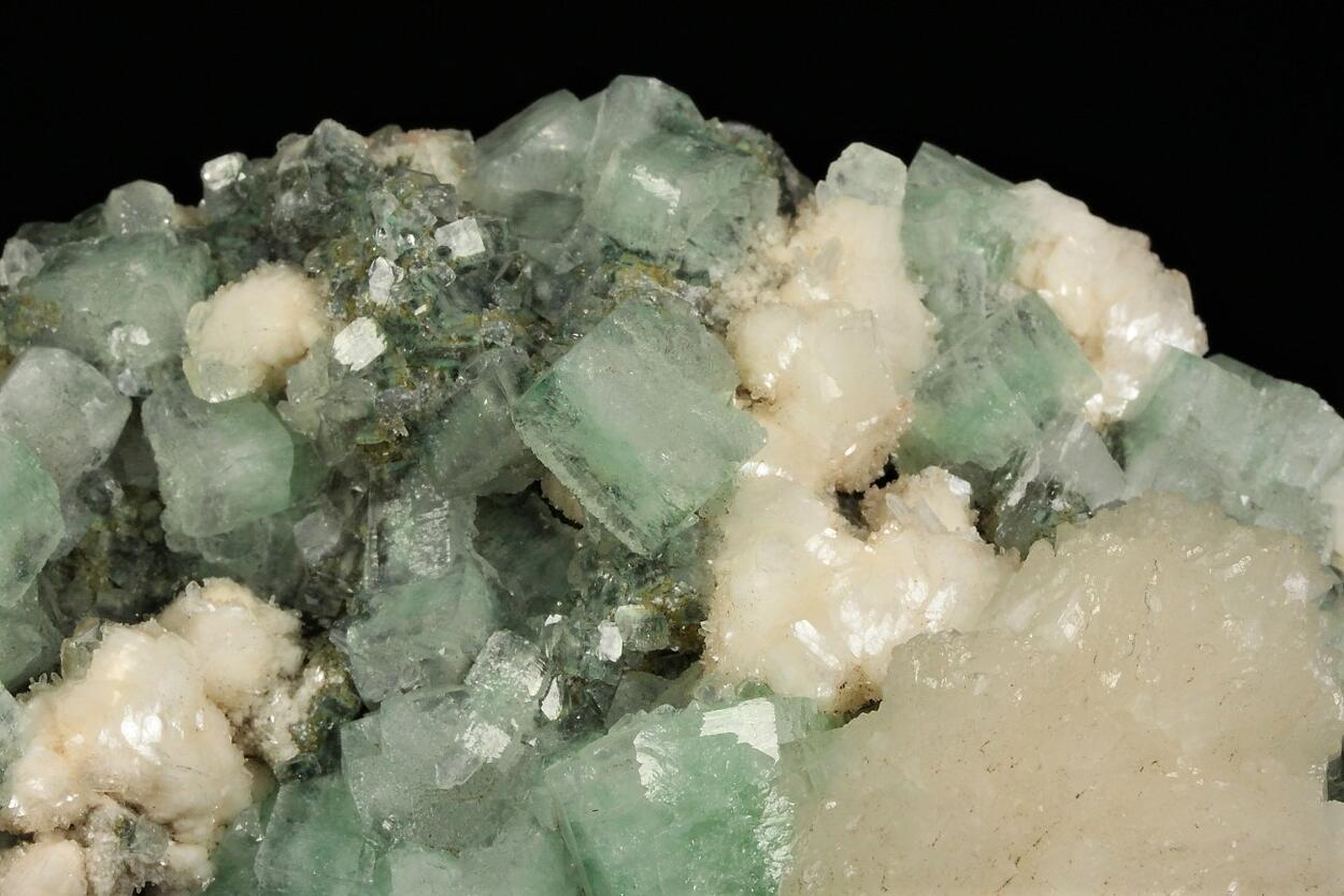 Fluorapophyllite-(K) Heulandite