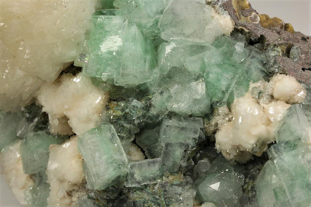 Fluorapophyllite-(K) Heulandite