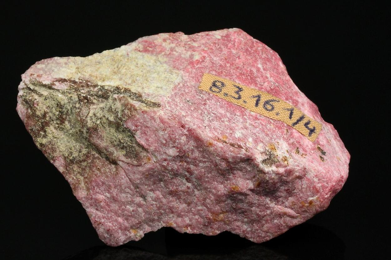 Zoisite Var Thulite & Piemontite