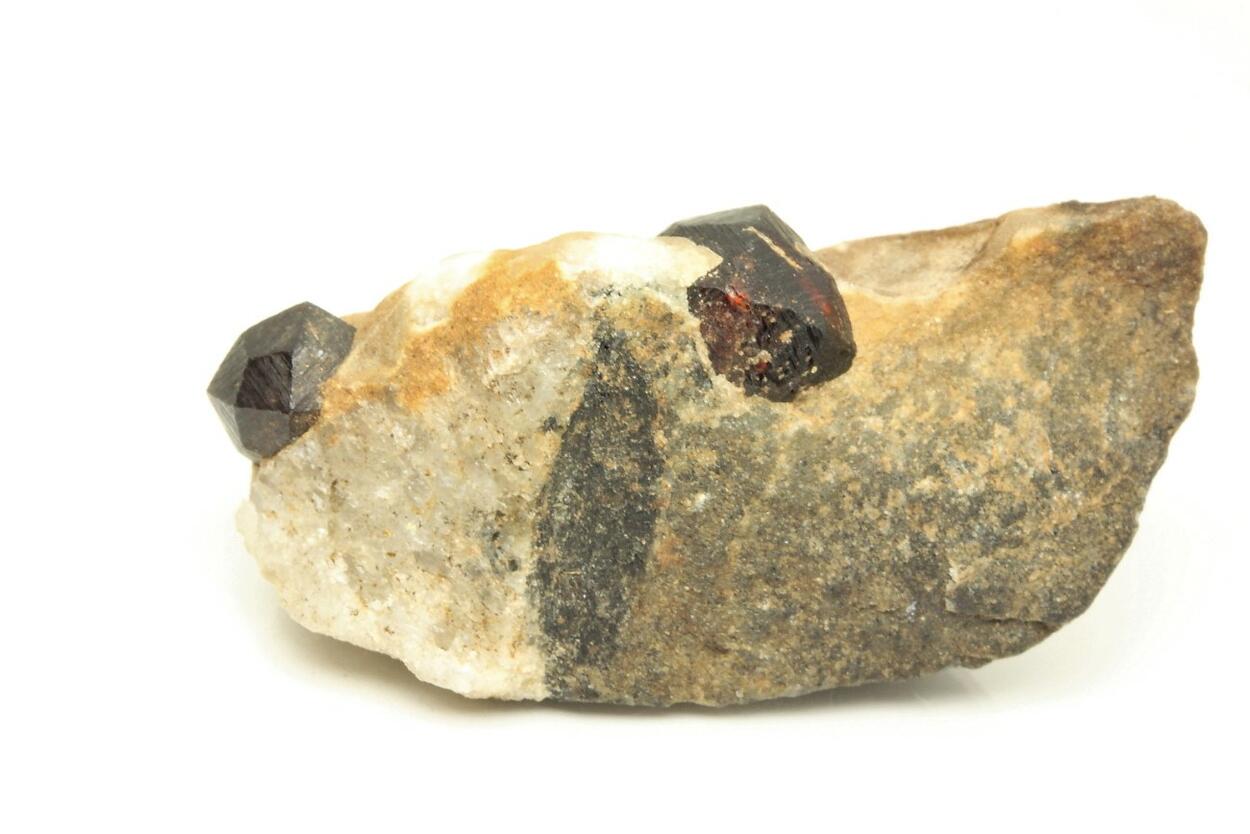 Almandine & Arfvedsonite