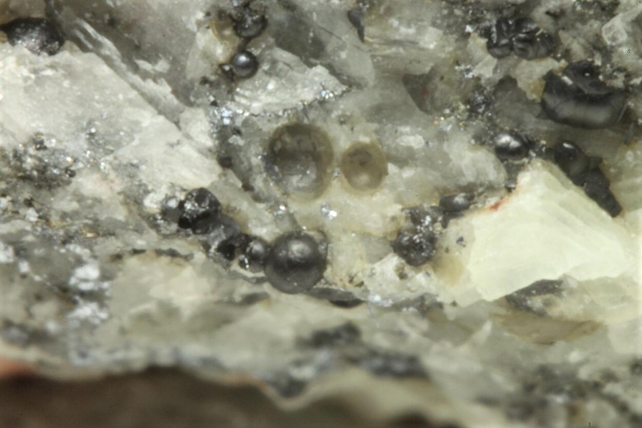 Uraninite & Clausthalite