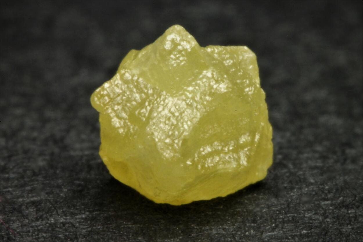 Diamond Var Spinel Law Twin