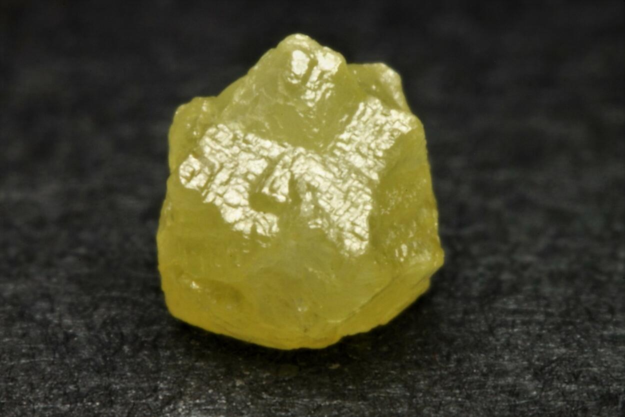 Diamond Var Spinel Law Twin