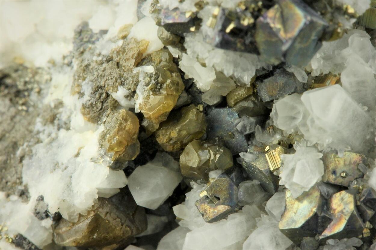 Sphalerite With Galena Quartz