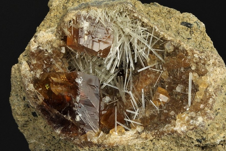 Natrolite With Calcite Psm Wood