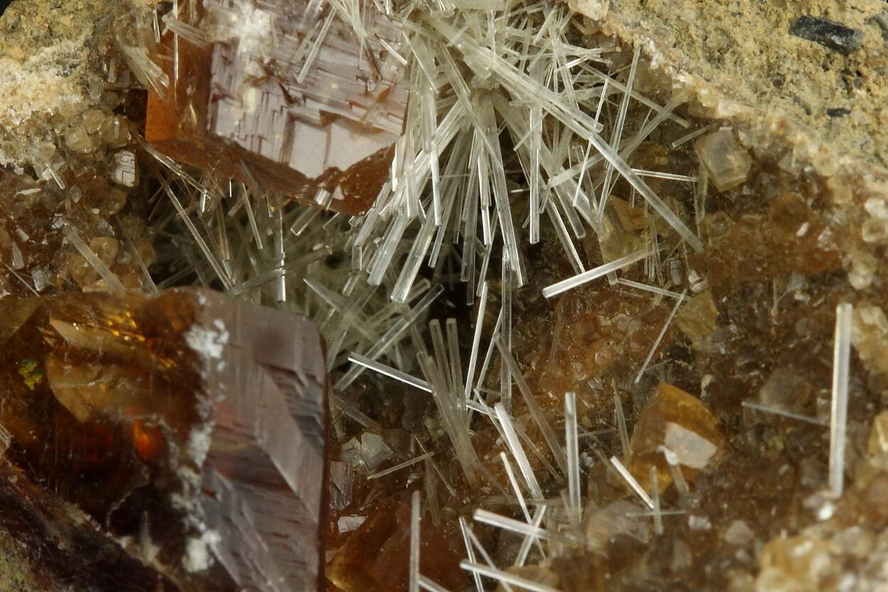 Natrolite With Calcite Psm Wood