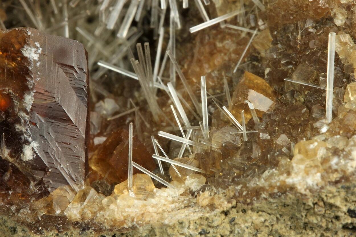 Natrolite With Calcite Psm Wood