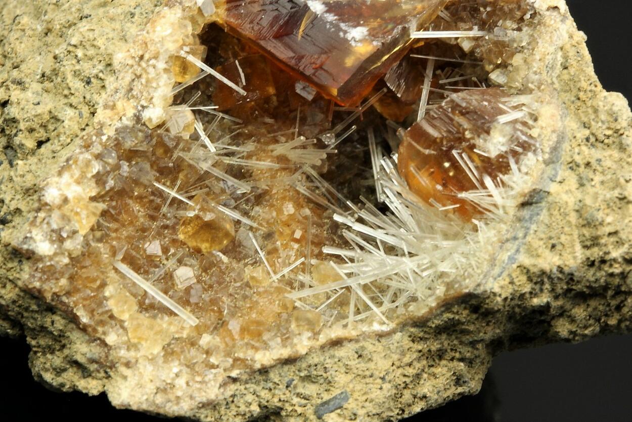 Natrolite With Calcite Psm Wood