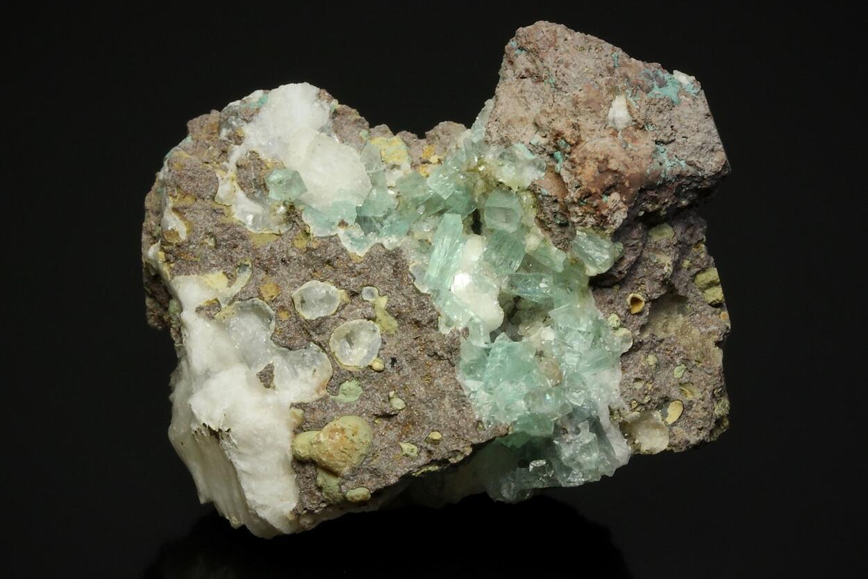 Fluorapophyllite-(K)