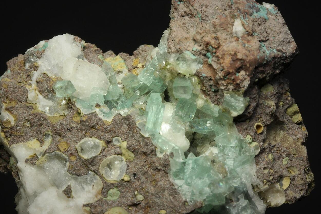 Fluorapophyllite-(K)