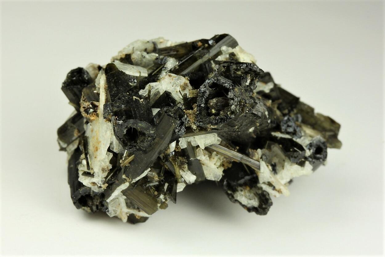 Verdelite With Cleavelandite