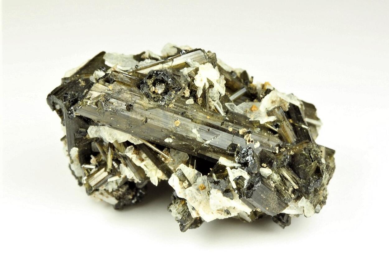 Verdelite With Cleavelandite