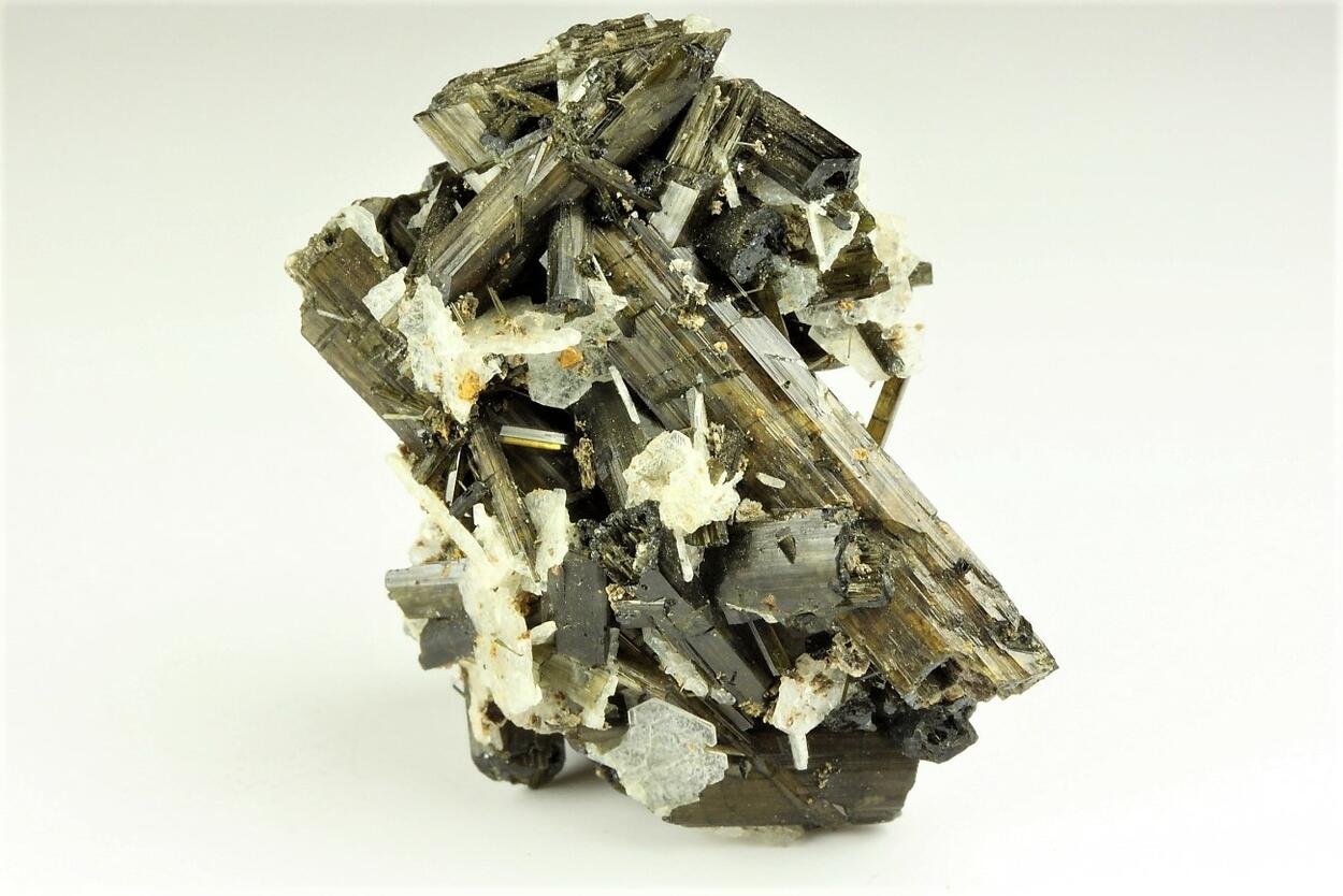 Verdelite With Cleavelandite