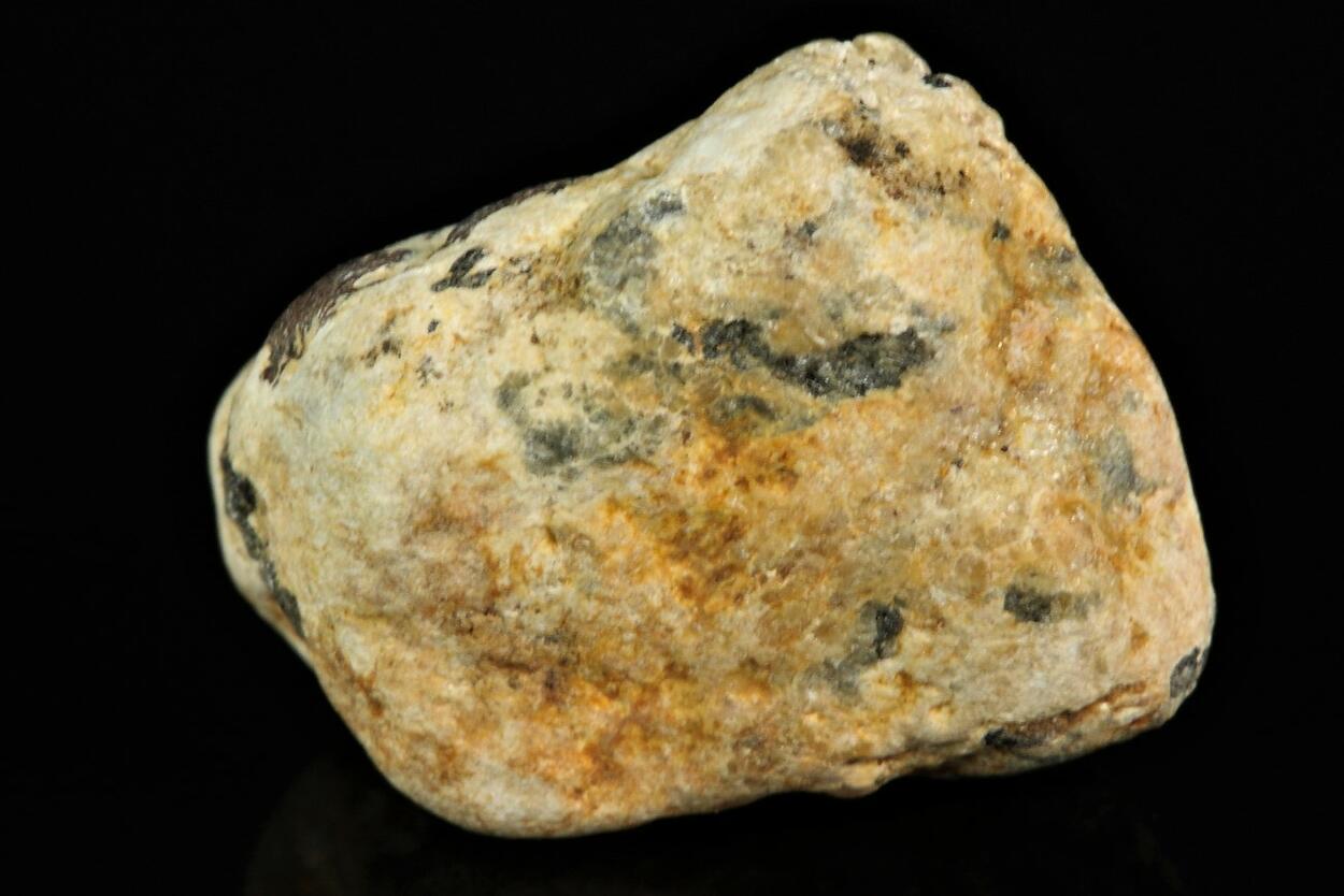 Rankamaite With Tantalite-(Mn)