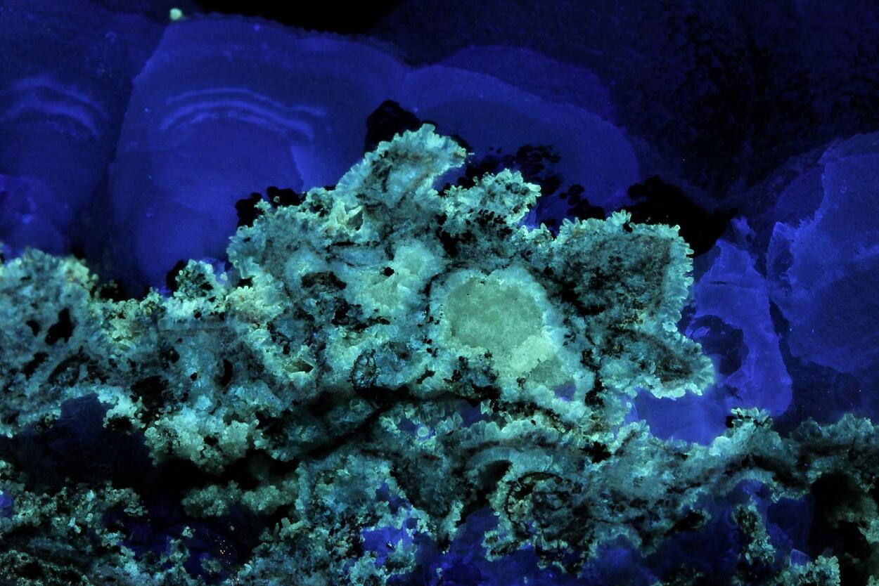 Smithsonite With Willemite