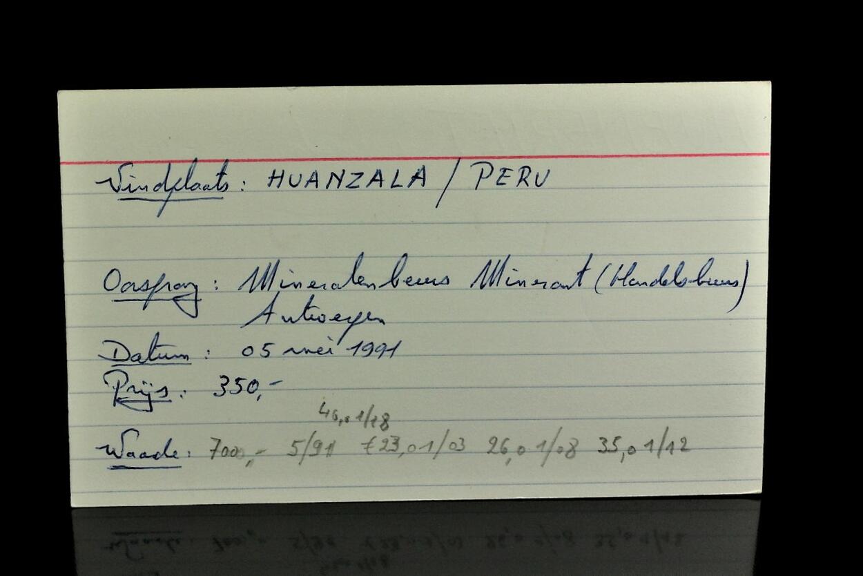 Hübnerite On Quartz