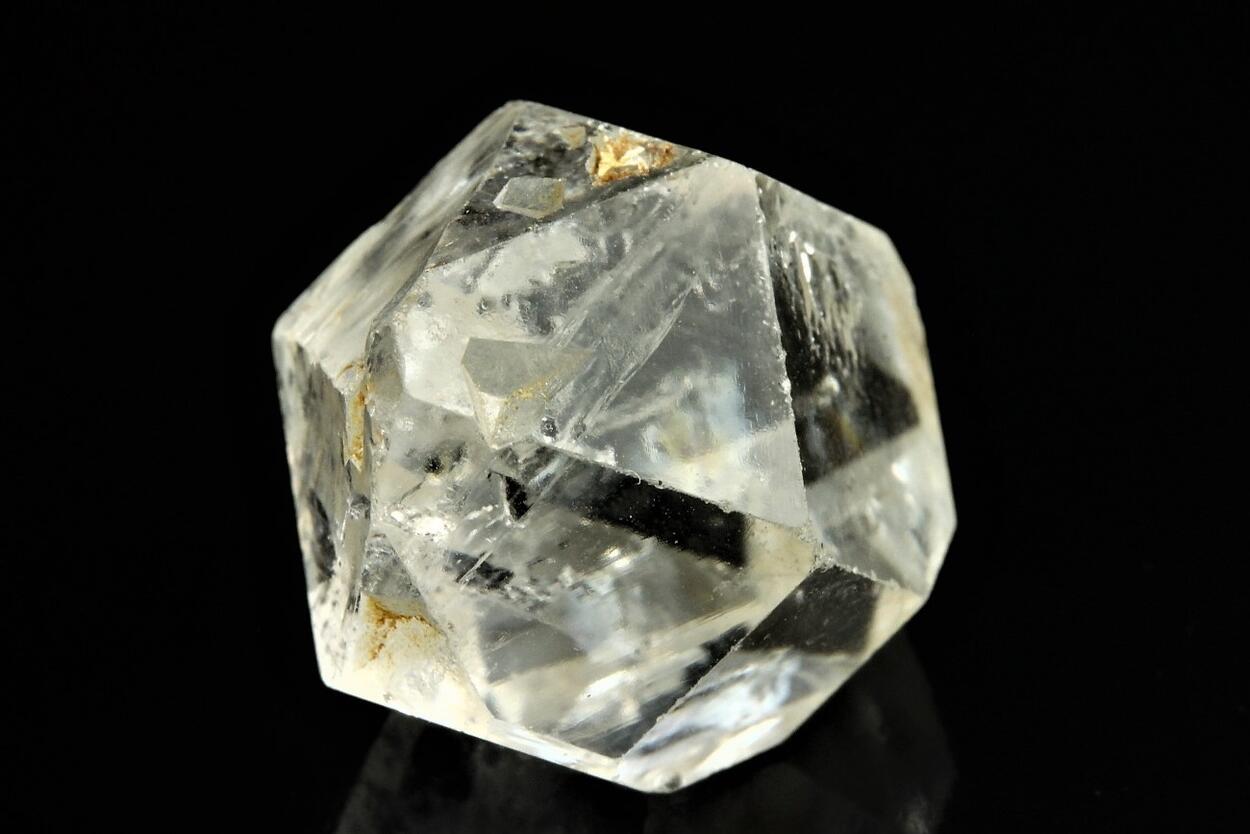 Quartz With Petroleum Inclusions