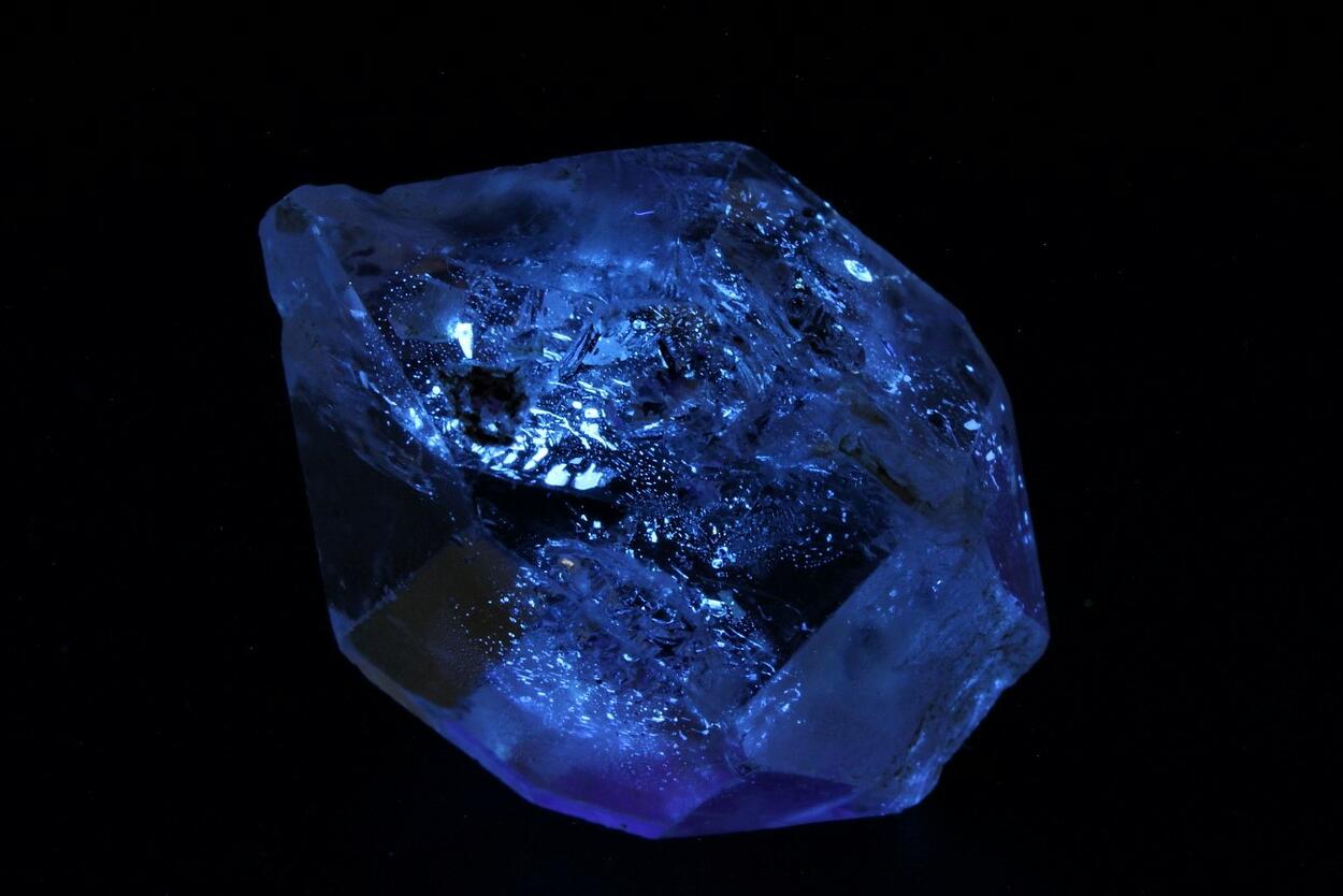 Quartz With Petroleum Inclusions