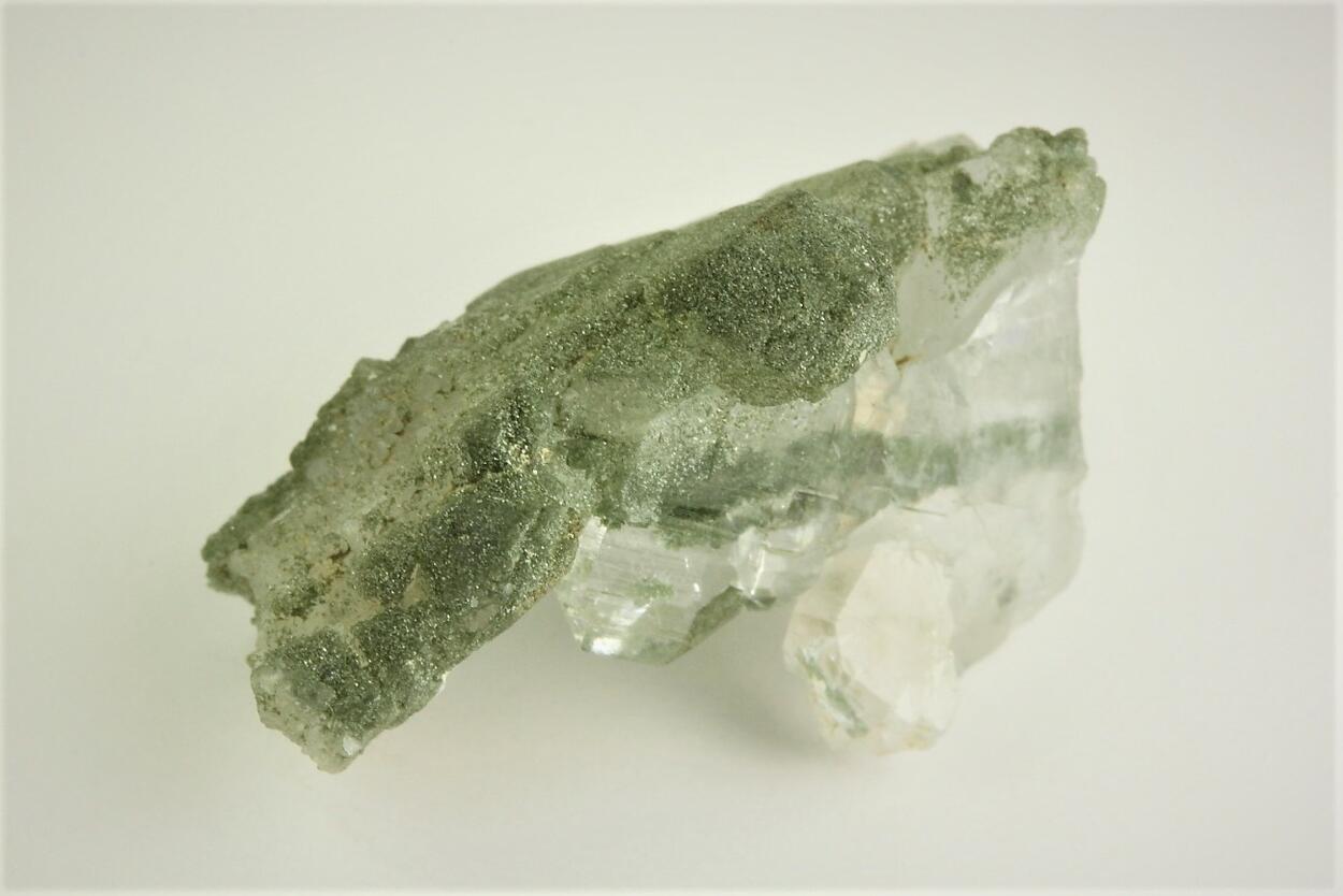 Faden Quartz With Chlorite Inclusions