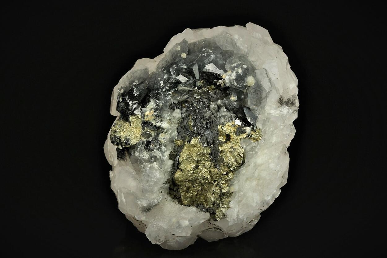 Manganoan Calcite With Boulangerite